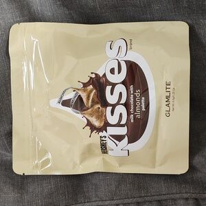 New - Eyeshadow - Hershey kisses almonds palette